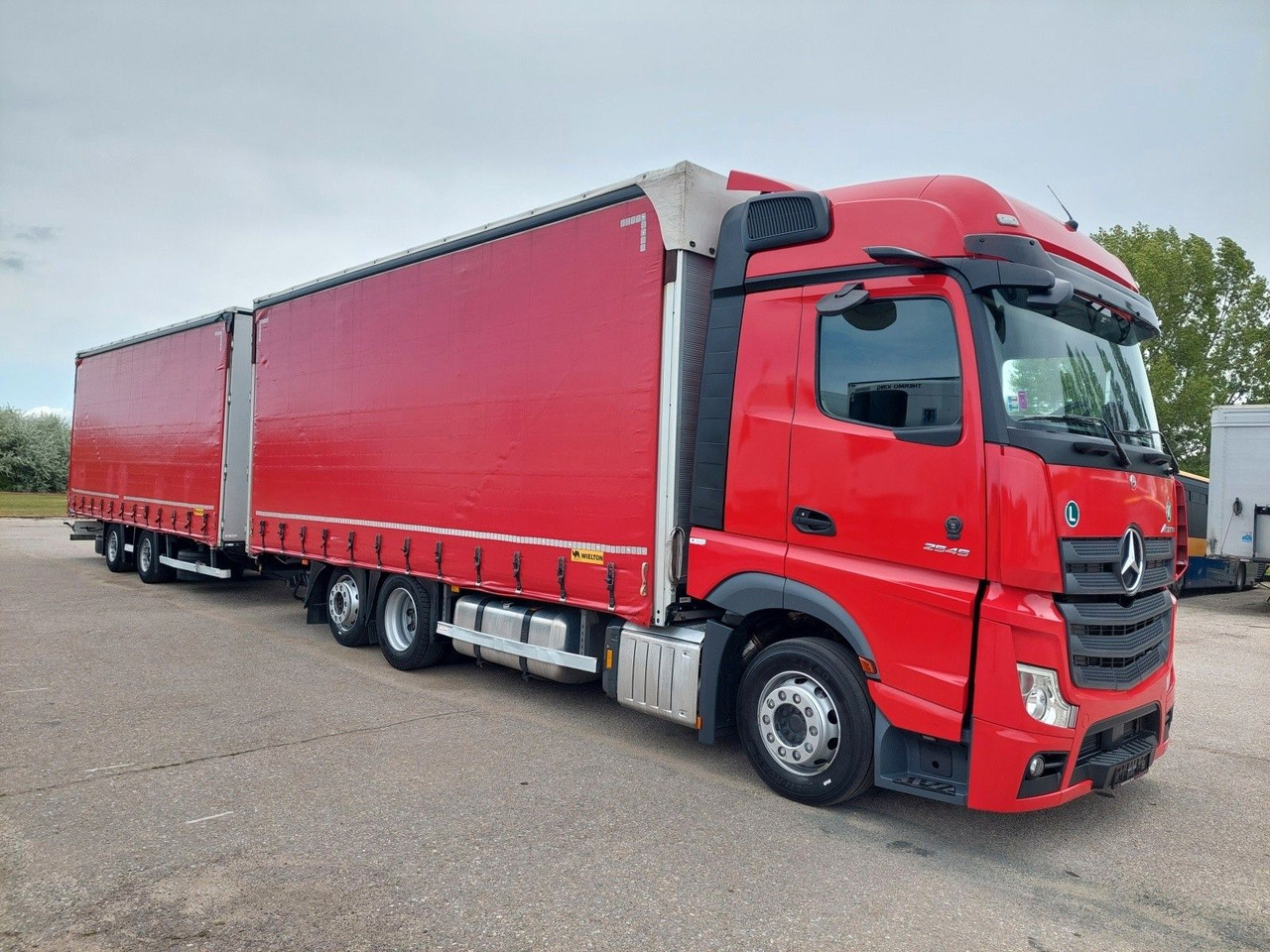 Mercedes-Benz Actros 2545 L/NR 6x2 + Wielton PC2K Durchbar - Lastbil med presenning: billede 2 Mercedes-Benz Actros 2545 L/NR 6x2 + Wielton PC2K Durchbar - Lastbil med presenning: billede 2