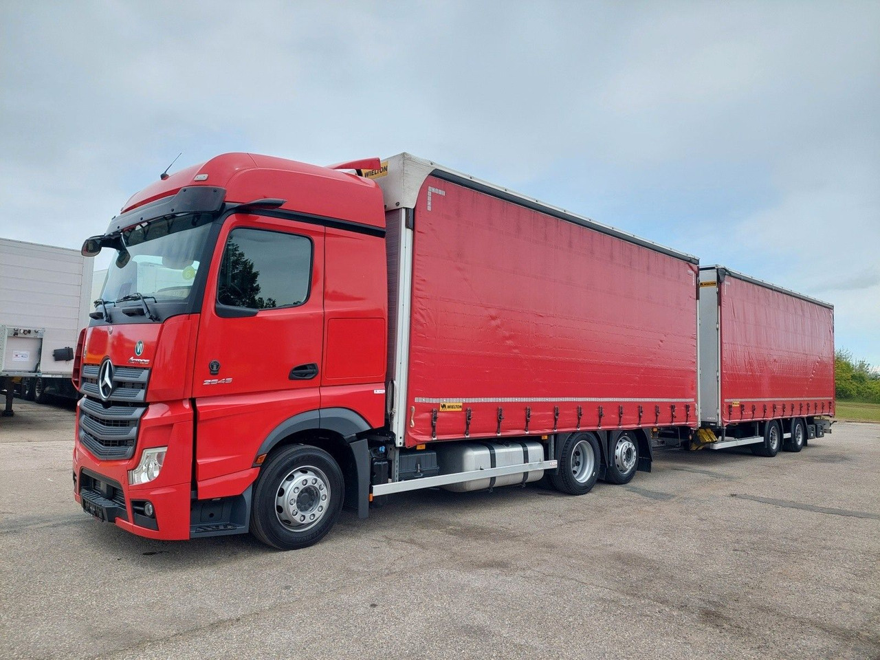 Mercedes-Benz Actros 2545 L/NR 6x2 + Wielton PC2K Durchbar - Lastbil med presenning: billede 1 Mercedes-Benz Actros 2545 L/NR 6x2 + Wielton PC2K Durchbar - Lastbil med presenning: billede 1