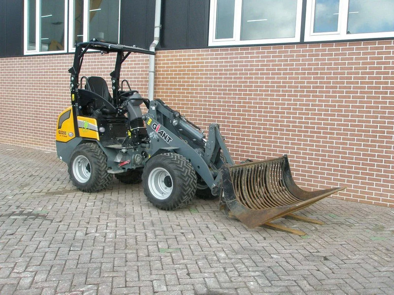 Giant G2200E - Skridstyret minilæsser på bånd: billede 4 Giant G2200E - Skridstyret minilæsser på bånd: billede 4
