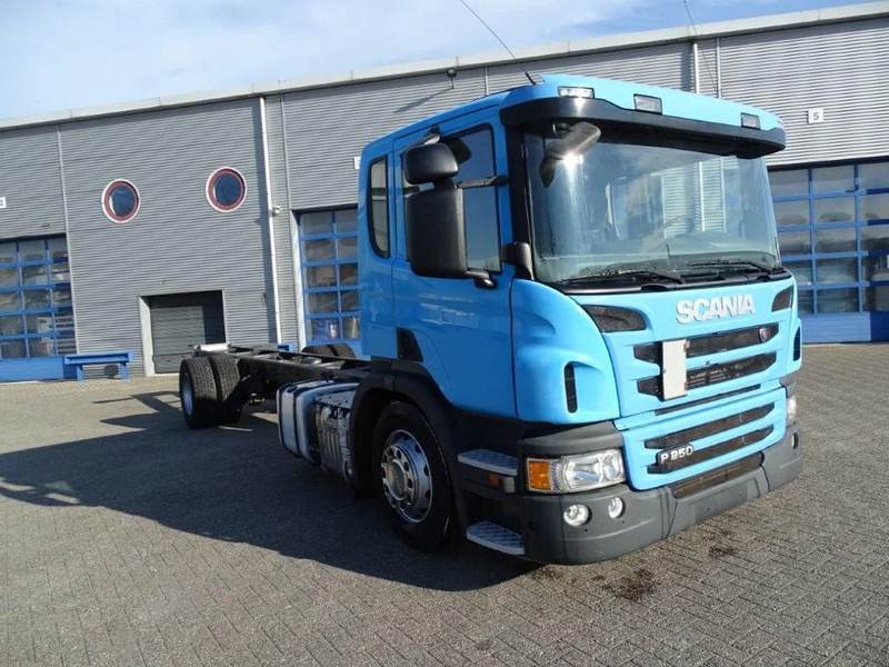 Scania P250 / AUTOMATIC / ONLY 155351 DKM / GOOD STATE / WB 5900 CM / FULL AIR / NAVI / EURO-6 / 2014 - Lastbil chassis: billede 2 Scania P250 / AUTOMATIC / ONLY 155351 DKM / GOOD STATE / WB 5900 CM / FULL AIR / NAVI / EURO-6 / 2014 - Lastbil chassis: billede 2