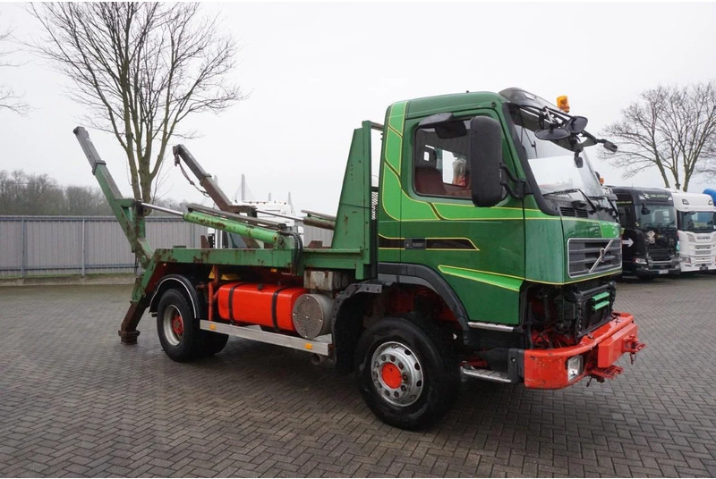 Volvo FM12-420 / ENGINE RUNNING / 4X4 / HYDRAULICS / BIG AXLE / ONLY:510426 KM / FULL STEEL / EURO-3 / 2001 - Liftdumper lastbil: billede 4 Volvo FM12-420 / ENGINE RUNNING / 4X4 / HYDRAULICS / BIG AXLE / ONLY:510426 KM / FULL STEEL / EURO-3 / 2001 - Liftdumper lastbil: billede 4