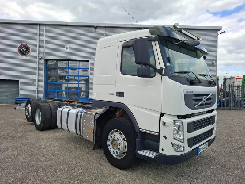 Volvo FM13-420 / VEB+ / LIFT+LENKACHSE / INLINER / AIRCO / AUTOMATIC / EURO-5 / 2011 - Lastbil chassis: billede 2 Volvo FM13-420 / VEB+ / LIFT+LENKACHSE / INLINER / AIRCO / AUTOMATIC / EURO-5 / 2011 - Lastbil chassis: billede 2
