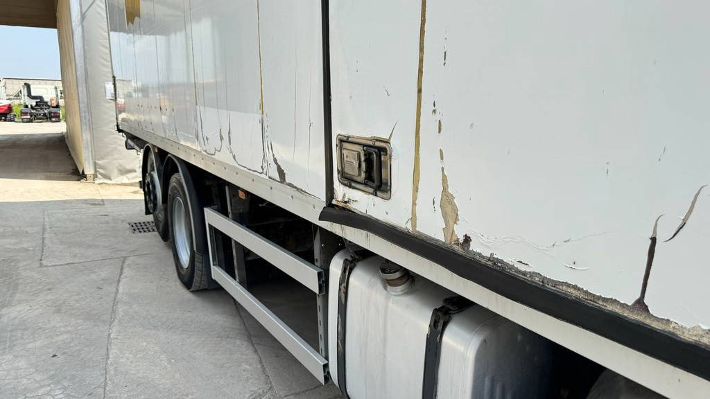 Scania R 114 6X2 carrier fridge - ramp - Kølevogn lastbil: billede 4 Scania R 114 6X2 carrier fridge - ramp - Kølevogn lastbil: billede 4