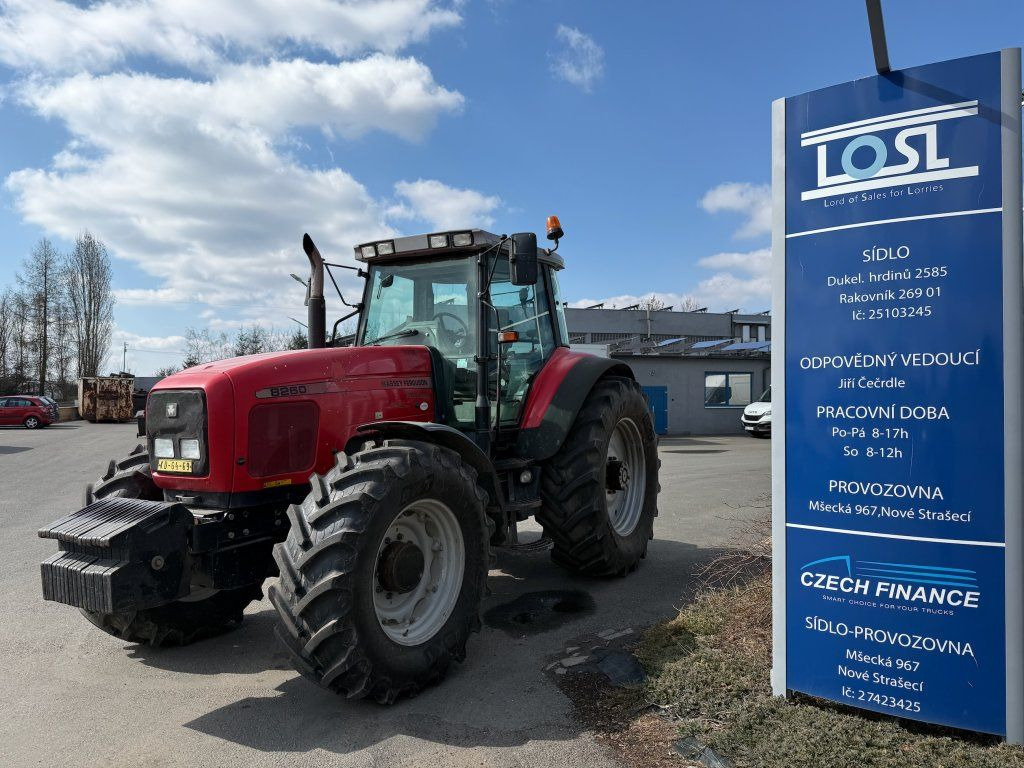Massey Ferguson MF8260 - Traktor: billede 1 Massey Ferguson MF8260 - Traktor: billede 1