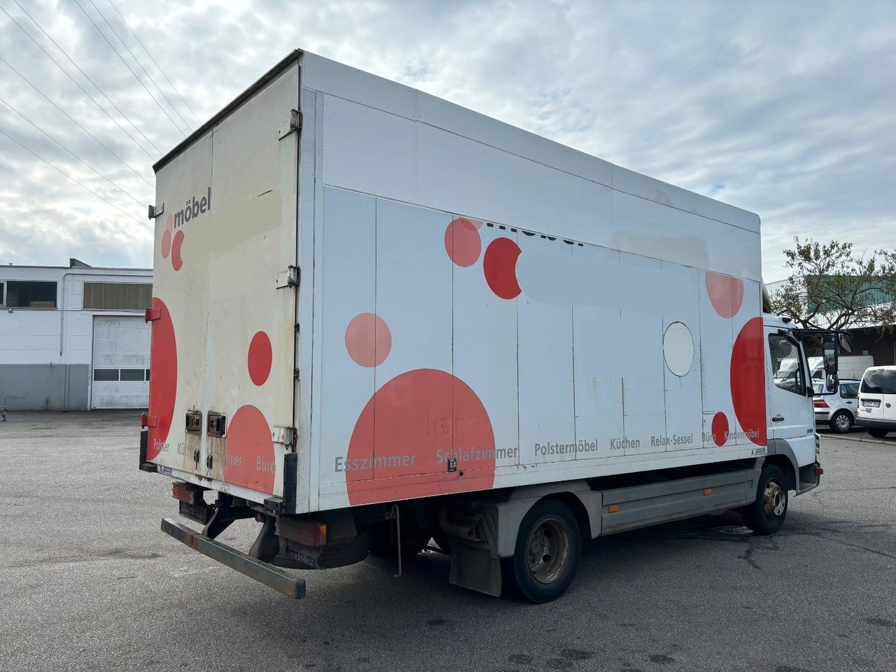 Mercedes-Benz 818 Kurze Radstand Blattfederung - Varebil med kasse: billede 3 Mercedes-Benz 818 Kurze Radstand Blattfederung - Varebil med kasse: billede 3