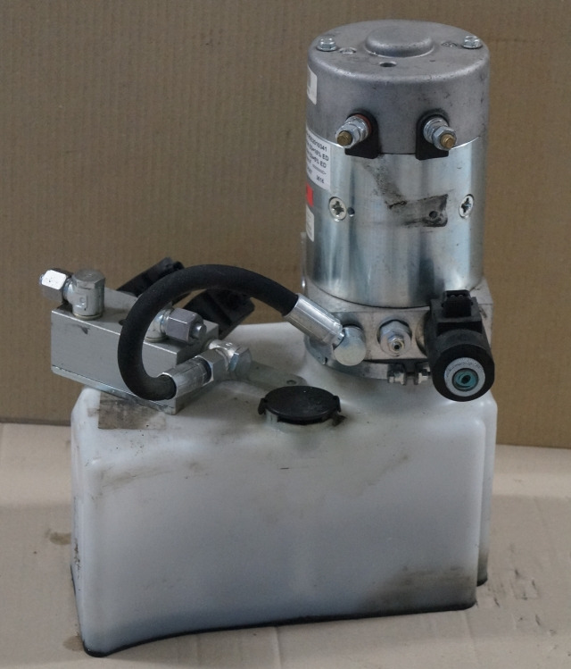 Jungheinrich 51417583 | Pumpmotor with tank and valve block 24V 2,2KW code R9320 Pumpmotor with tank and valve block 24V 2,2KW code R932010341 for EJD220 year 2016 - Hydraulikpumpe for Materialehåndteringsudstyr: billede 1 Jungheinrich 51417583 | Pumpmotor with tank and valve block 24V 2,2KW code R9320 Pumpmotor with tank and valve block 24V 2,2KW code R932010341 for EJD220 year 2016 - Hydraulikpumpe for Materialehåndteringsudstyr: billede 1