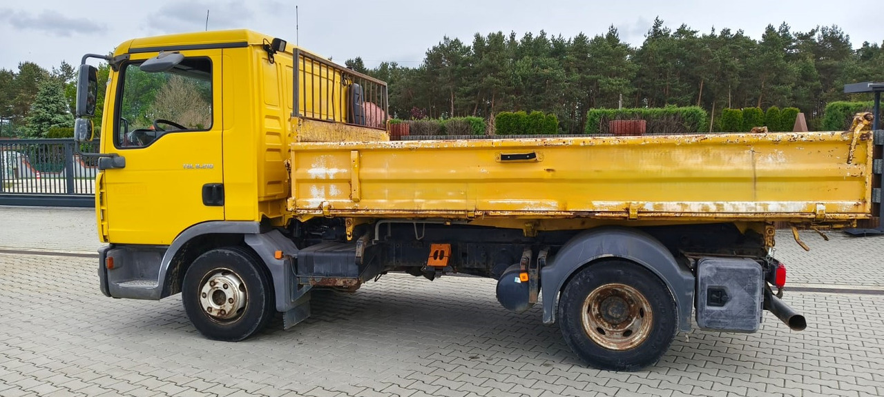 MAN TGL 8.210 * 2007 * 3-stronny KIPER * NOWE OPONY * MANUAL * RESOR * 3 MIEJSCA - Tipvogn lastbil: billede 3 MAN TGL 8.210 * 2007 * 3-stronny KIPER * NOWE OPONY * MANUAL * RESOR * 3 MIEJSCA - Tipvogn lastbil: billede 3