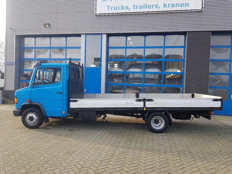 Mercedes-Benz 611 D Open laadbak Manual - Lastbil med lad: billede 3 Mercedes-Benz 611 D Open laadbak Manual - Lastbil med lad: billede 3