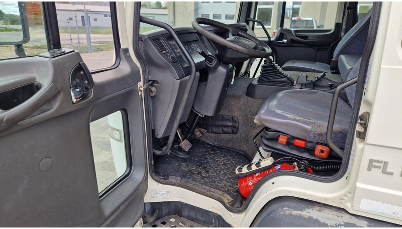 Lastbil med lad, Lastbil med kran Volvo FL220 4X2 Palfinger PK7501: billede 15