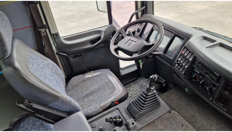 Lastbil med lad, Lastbil med kran Volvo FL220 4X2 Palfinger PK7501: billede 10