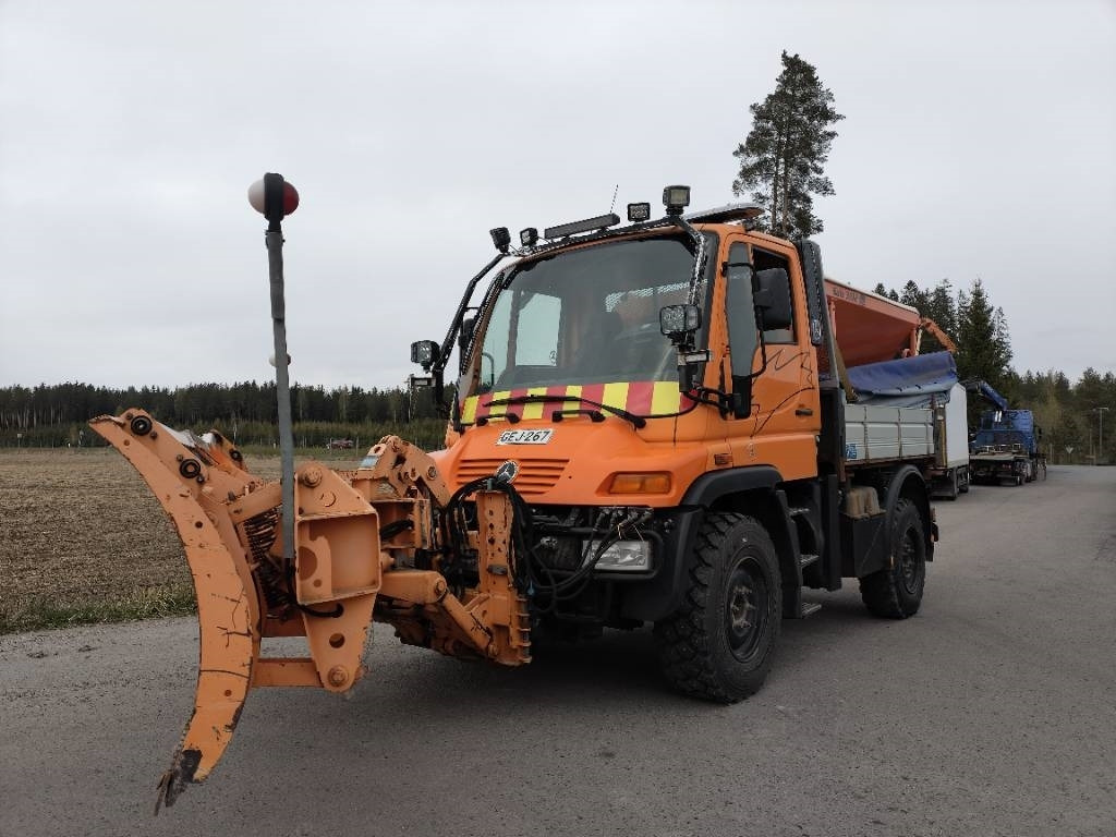 Mercedes-Benz Unimog ,hiekoitin,aura,kippilava - Snerydningsmaskine: billede 1 Mercedes-Benz Unimog ,hiekoitin,aura,kippilava - Snerydningsmaskine: billede 1