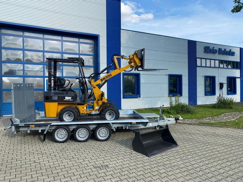 Radlader/Hoflader BK906 inkl. Tieflader und Gabel/Schaufelpaket *INKL.19% MWST*BERGER KRAUS*PERKINS*SOFORT!* - Minilæsser, Anhænger: billede 1 Radlader/Hoflader BK906 inkl. Tieflader und Gabel/Schaufelpaket *INKL.19% MWST*BERGER KRAUS*PERKINS*SOFORT!* - Minilæsser, Anhænger: billede 1