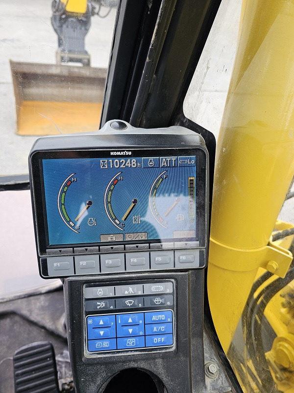 Bæltegravemaskine KOMATSU PC138US-8: billede 11