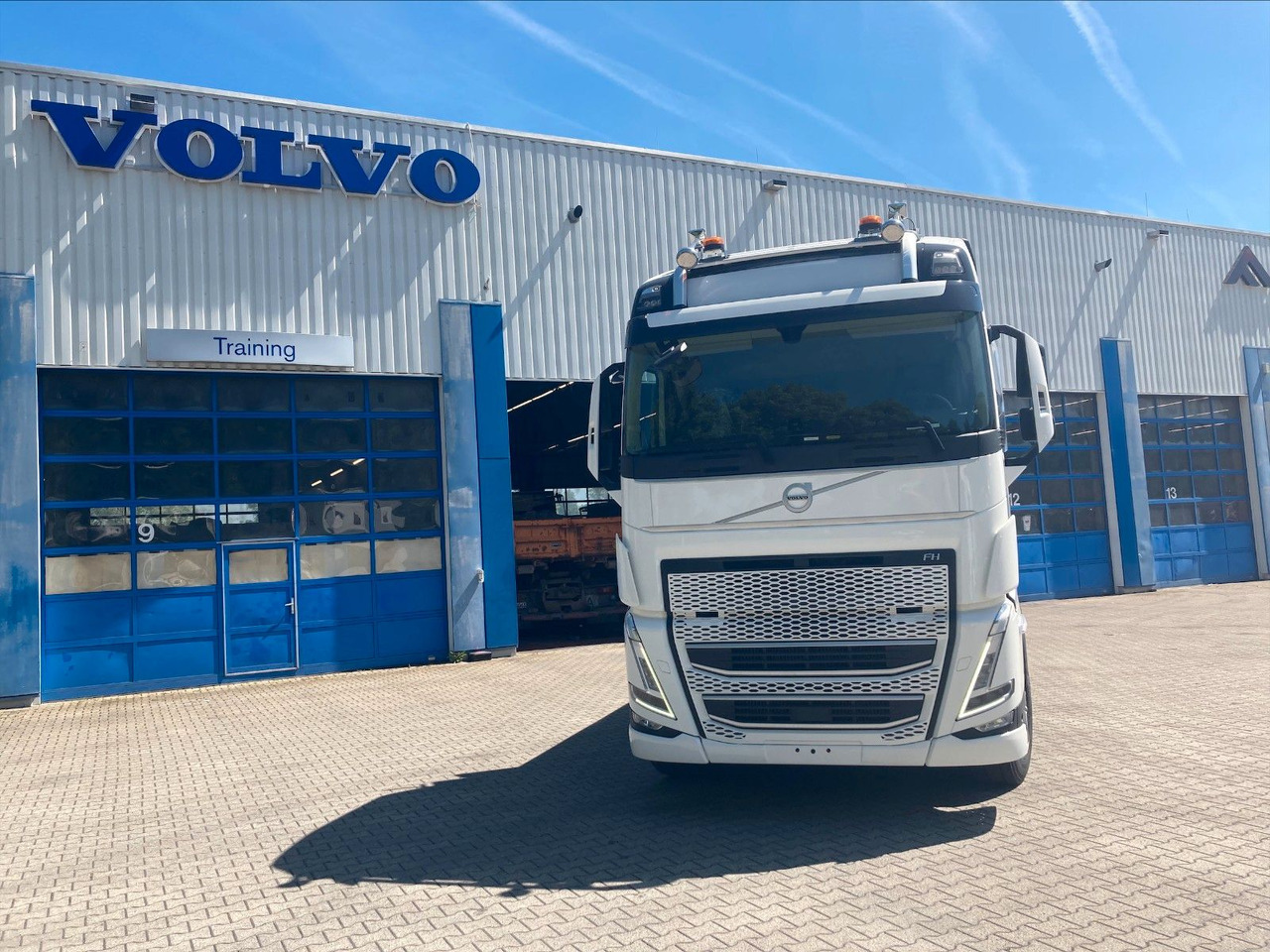 Volvo FH 6x2 R NLA Luftfederung - Lastbil med lad, Lastbil med kran: billede 2 Volvo FH 6x2 R NLA Luftfederung - Lastbil med lad, Lastbil med kran: billede 2