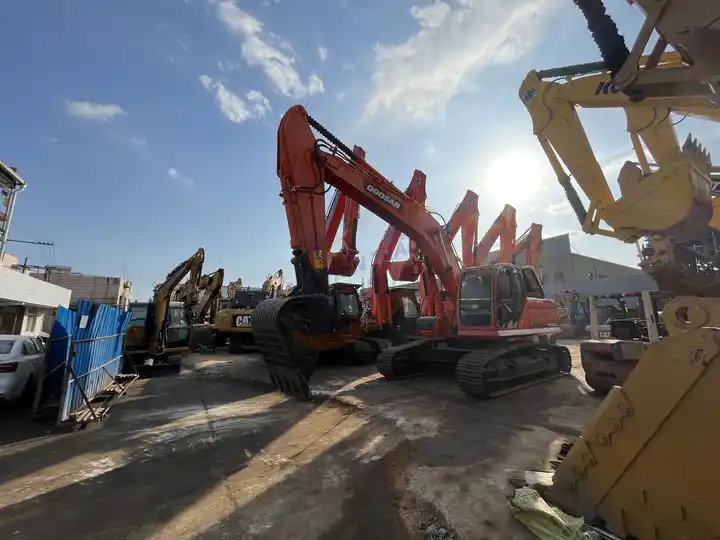 90% new and low hours used excavators Doosan DX300LC second hand excavators 30tons excavator new arrivedd in stock for sale - Gravemaskine: billede 4 90% new and low hours used excavators Doosan DX300LC second hand excavators 30tons excavator new arrivedd in stock for sale - Gravemaskine: billede 4