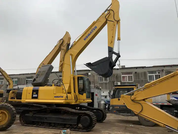 Used Komatsu excavator Pc300-7 in good condition for sale - Bæltegravemaskine: billede 3 Used Komatsu excavator Pc300-7 in good condition for sale - Bæltegravemaskine: billede 3