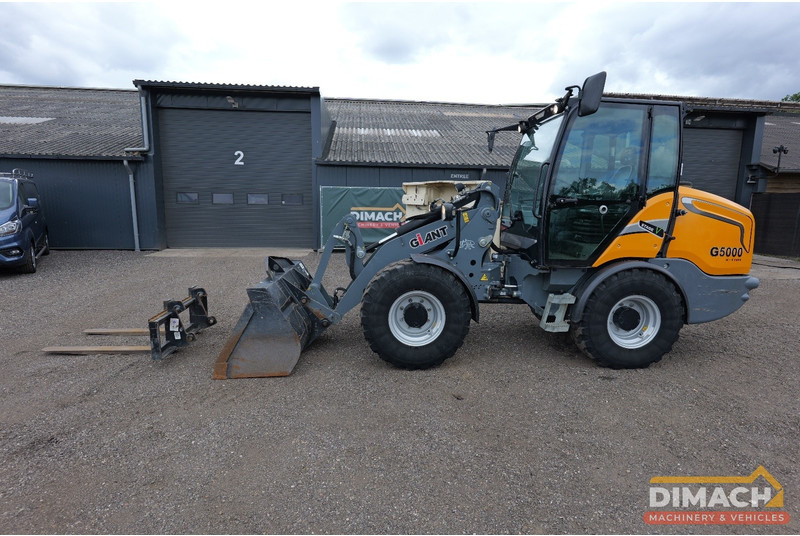 Giant Giant G5000DC X-TRA Hydraulische snelwissel, palletvorken - Skridstyret minilæsser på bånd: billede 1 Giant Giant G5000DC X-TRA Hydraulische snelwissel, palletvorken - Skridstyret minilæsser på bånd: billede 1
