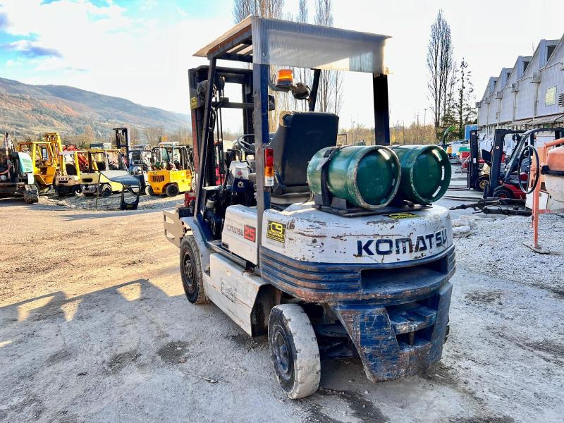 KOMATSU Chariot élévateur à gaz FG25T-11E (AVEC PINCE) - Gas gaffeltruck: billede 2 KOMATSU Chariot élévateur à gaz FG25T-11E (AVEC PINCE) - Gas gaffeltruck: billede 2
