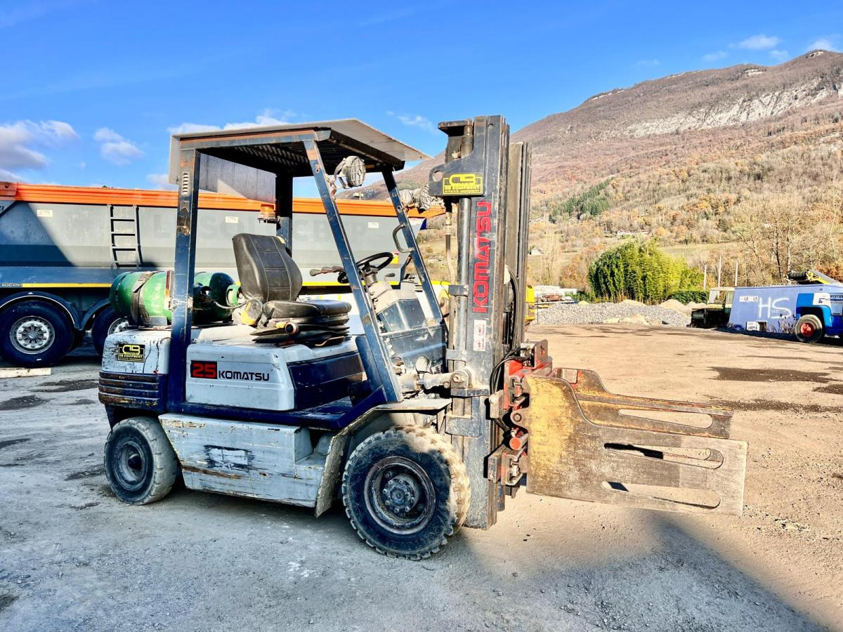 KOMATSU Chariot élévateur à gaz FG25T-11E (AVEC PINCE) - Gas gaffeltruck: billede 4 KOMATSU Chariot élévateur à gaz FG25T-11E (AVEC PINCE) - Gas gaffeltruck: billede 4