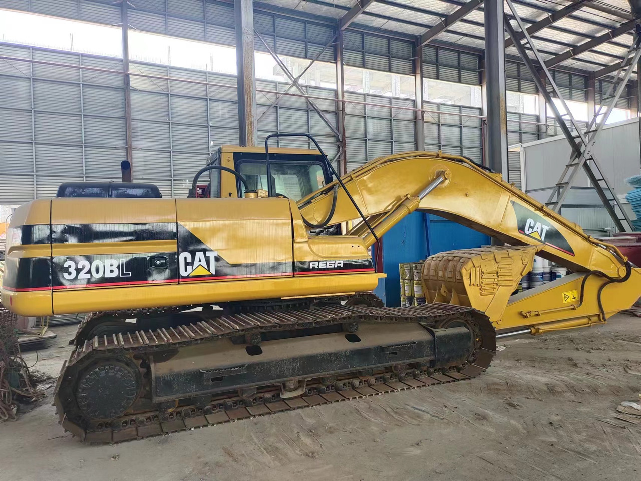 CATERPILLAR 320BL - Bæltegravemaskine: billede 3 CATERPILLAR 320BL - Bæltegravemaskine: billede 3