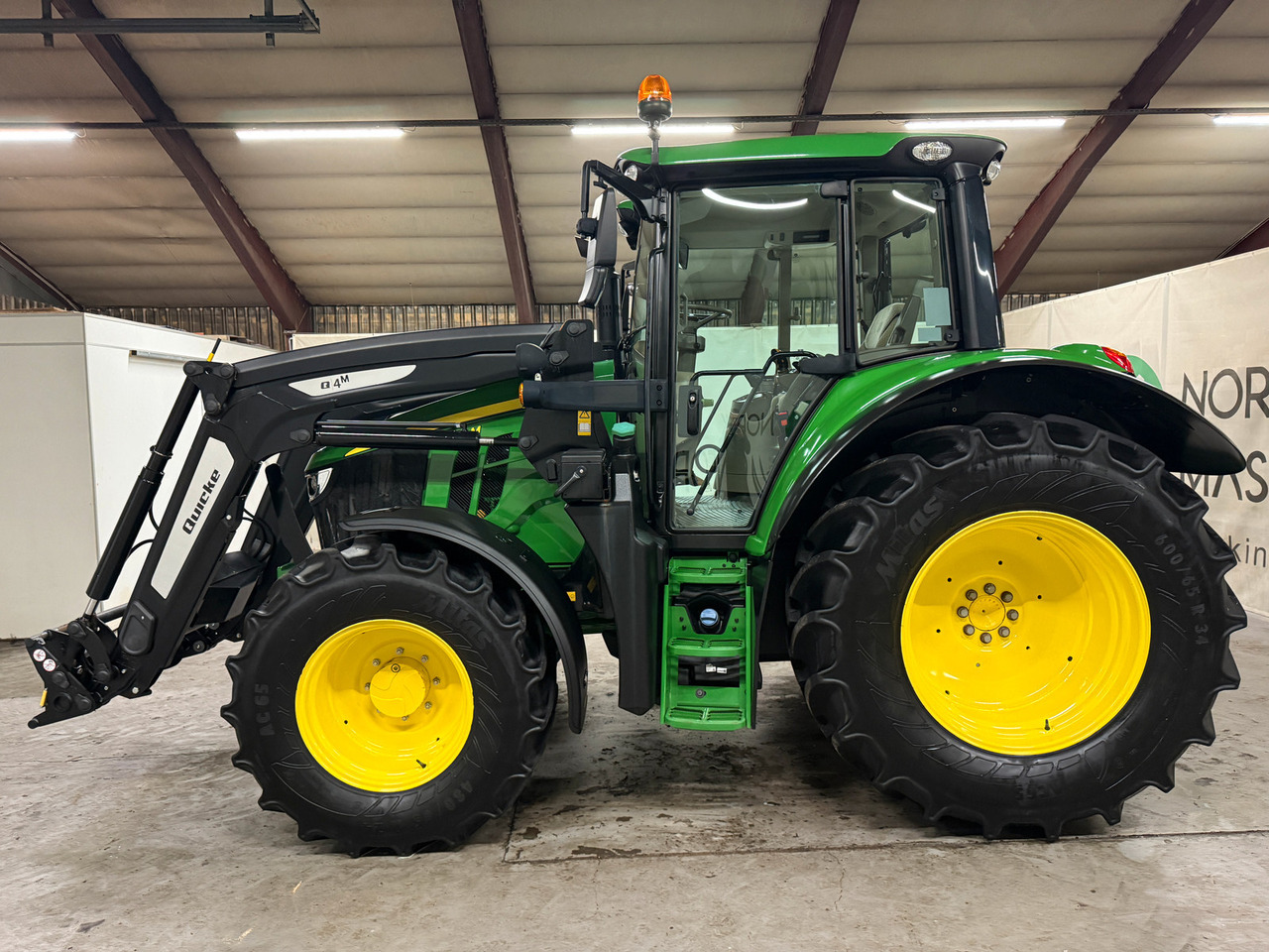 John Deere 6100M - Traktor: billede 2 John Deere 6100M - Traktor: billede 2