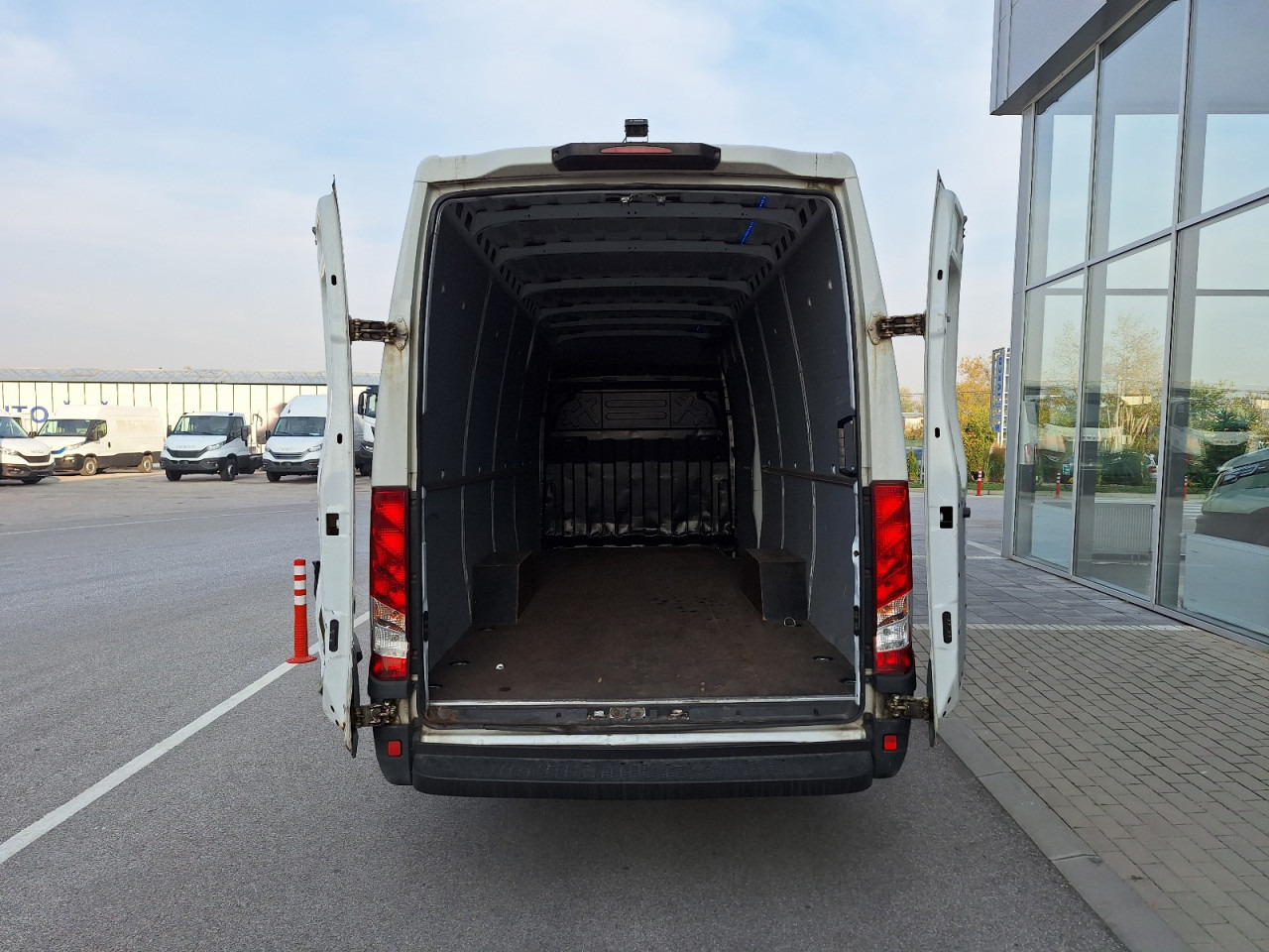 IVECO Daily 35S14 16m3 - Varevogn: billede 2 IVECO Daily 35S14 16m3 - Varevogn: billede 2