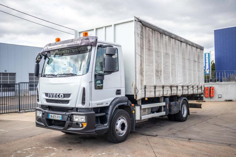 Iveco EUROCARGO 160E25 - Lastbil med presenning: billede 1 Iveco EUROCARGO 160E25 - Lastbil med presenning: billede 1