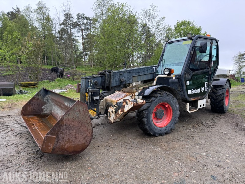 2005 Bobcat T35120SL Teleskoptruck / Teleskoplaster - 4x4x4 - avvatringssylinder - Støttelabber - Hydraulisk redskapslås - Jibb - Skuffe - 2 stk pallegafler - Teleskop truck: billede 1 2005 Bobcat T35120SL Teleskoptruck / Teleskoplaster - 4x4x4 - avvatringssylinder - Støttelabber - Hydraulisk redskapslås - Jibb - Skuffe - 2 stk pallegafler - Teleskop truck: billede 1