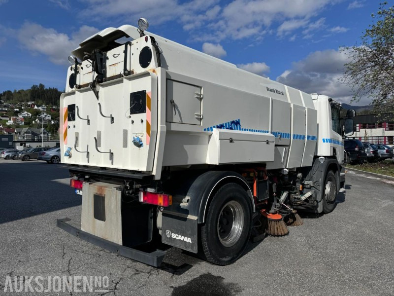 2006 Scania P340 DB - 4X2 - HNA Feiebil - Gått kun 99.688 km - Utility/ Speciel maskine: billede 4 2006 Scania P340 DB - 4X2 - HNA Feiebil - Gått kun 99.688 km - Utility/ Speciel maskine: billede 4