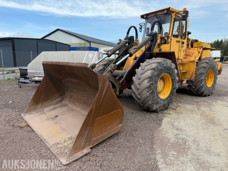 Volvo L120 Hjullaster - 4x4 - Gjerstad 2900L skuff - Nylig byttet dekk - Vekt montert - Gummihjulslæsser: billede 2 Volvo L120 Hjullaster - 4x4 - Gjerstad 2900L skuff - Nylig byttet dekk - Vekt montert - Gummihjulslæsser: billede 2