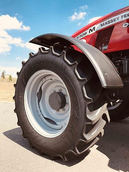 Massey Ferguson MF 5709 M Dyna-4 - Traktor: billede 4 Massey Ferguson MF 5709 M Dyna-4 - Traktor: billede 4