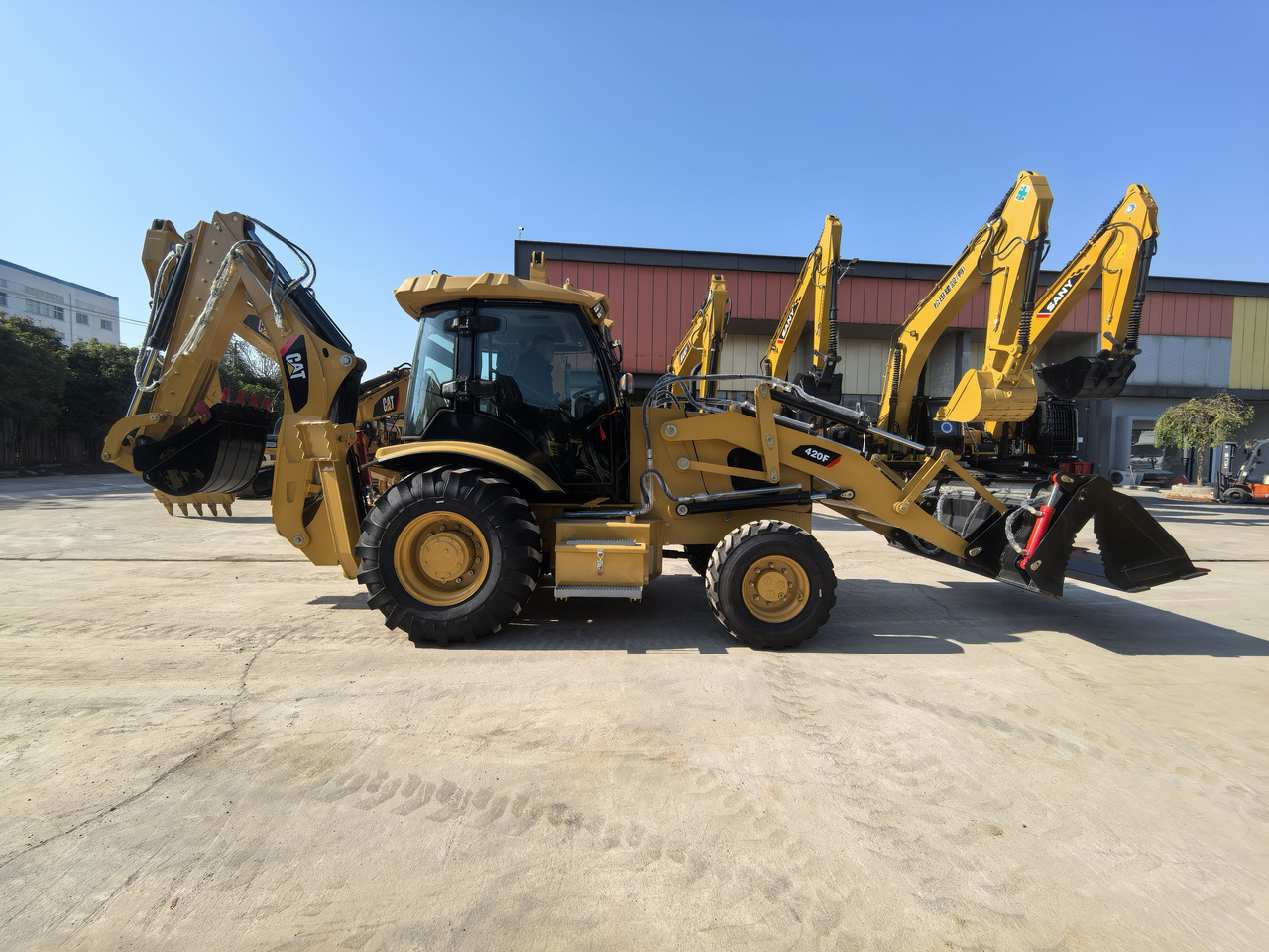CAT 420F Backhoe Loader - Gravelæssemaskine: billede 2 CAT 420F Backhoe Loader - Gravelæssemaskine: billede 2