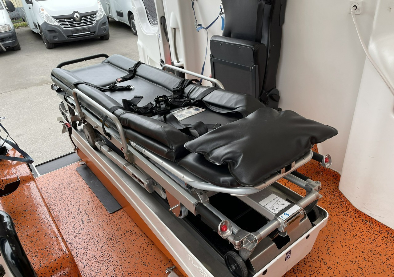 Volkswagen Crafter Crafter 2.0-163KM Karetka Ambulans Wyposażony Model 2016 - Ambulance: billede 3 Volkswagen Crafter Crafter 2.0-163KM Karetka Ambulans Wyposażony Model 2016 - Ambulance: billede 3