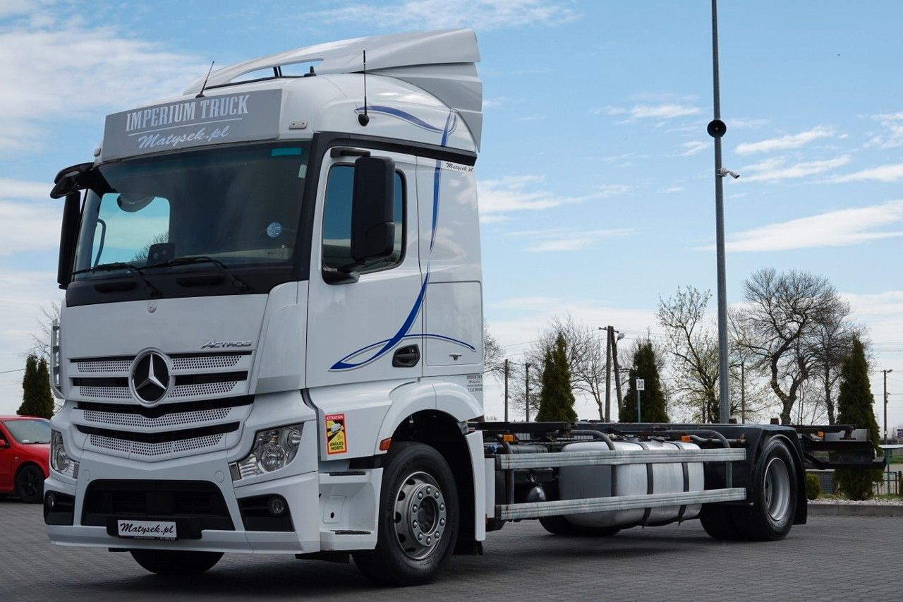 Mercedes-Benz ACTROS 1845 / BDF / DO PRZEWOZU KONTENERÓW / - Containerbil/ Veksellad lastbil: billede 1 Mercedes-Benz ACTROS 1845 / BDF / DO PRZEWOZU KONTENERÓW / - Containerbil/ Veksellad lastbil: billede 1