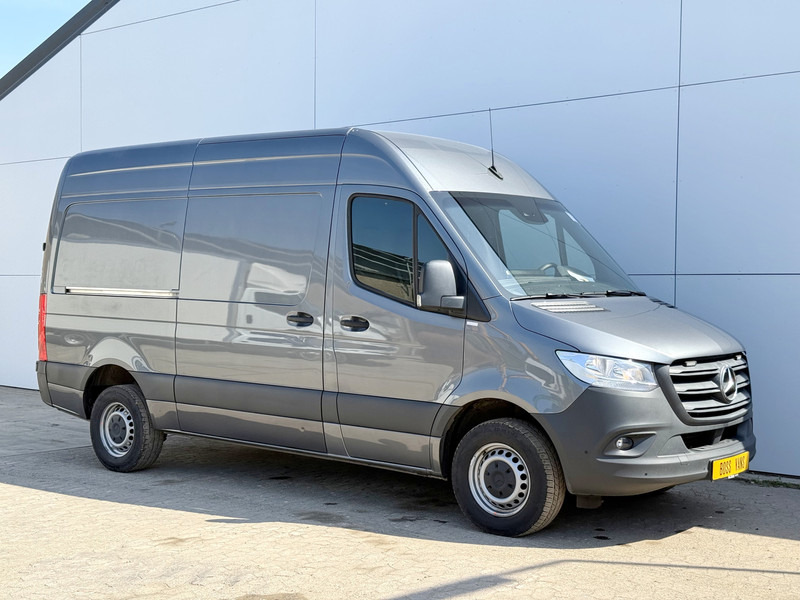 Mercedes-Benz Sprinter 319 1.9 CDI Automaat L2H2 Airco Cruise Control Lane Assist Camera Carplay Dodehoek waarschuwing Parkeersensoren voor achter - Varevogn: billede 4 Mercedes-Benz Sprinter 319 1.9 CDI Automaat L2H2 Airco Cruise Control Lane Assist Camera Carplay Dodehoek waarschuwing Parkeersensoren voor achter - Varevogn: billede 4