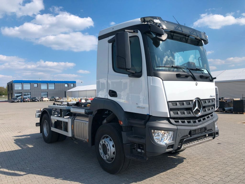 Mercedes-Benz AROCS 2136 Abrollkipper HYVA HKS-12-37-S - Lastbil kroghejs: billede 1 Mercedes-Benz AROCS 2136 Abrollkipper HYVA HKS-12-37-S - Lastbil kroghejs: billede 1