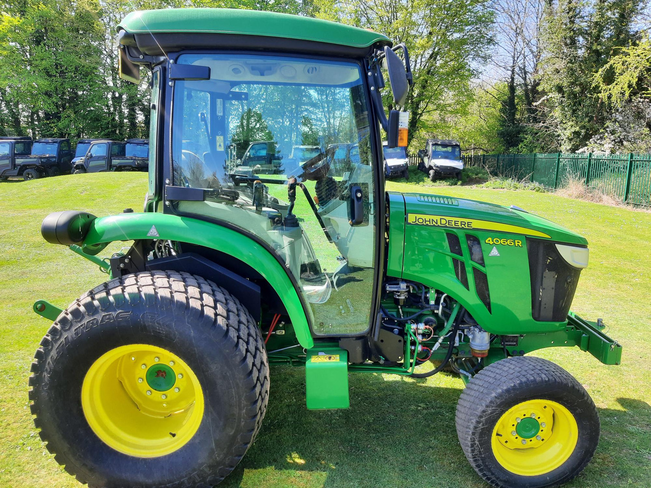 John Deere 4066R Compact Tractor - Minitraktor: billede 1 John Deere 4066R Compact Tractor - Minitraktor: billede 1