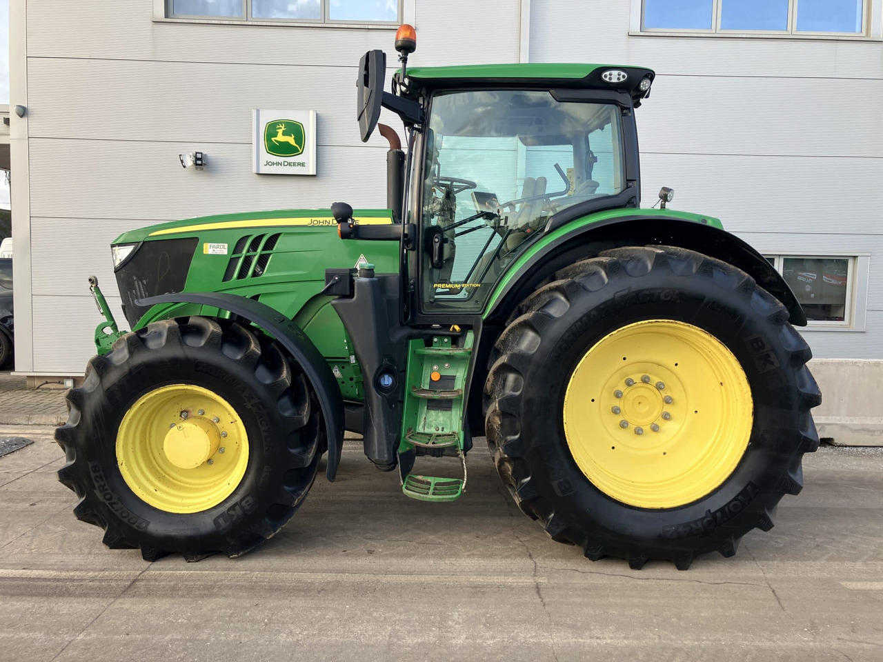 John Deere 6215R - Traktor: billede 2 John Deere 6215R - Traktor: billede 2