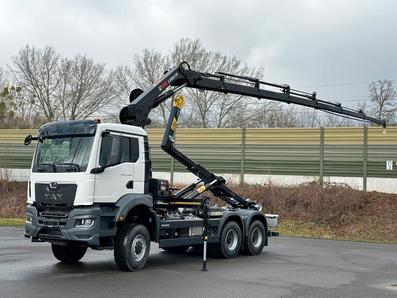 MAN TGS 33.440 6x6 BB Abrollkipper+Kran Hiab 228-6 - Lastbil kroghejs, Lastbil med kran: billede 1 MAN TGS 33.440 6x6 BB Abrollkipper+Kran Hiab 228-6 - Lastbil kroghejs, Lastbil med kran: billede 1
