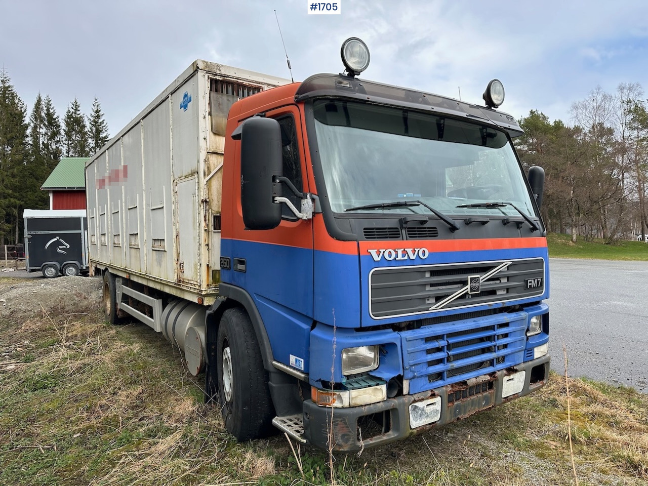 2000 Volvo 250 4x2 reparasjonsobjekt - Lastbil varevogn: billede 1 2000 Volvo 250 4x2 reparasjonsobjekt - Lastbil varevogn: billede 1