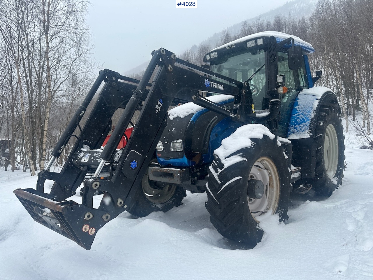 2012 Valtra N122 4x4 traktor w/ front loader and Dalen snow blower - Traktor: billede 2 2012 Valtra N122 4x4 traktor w/ front loader and Dalen snow blower - Traktor: billede 2