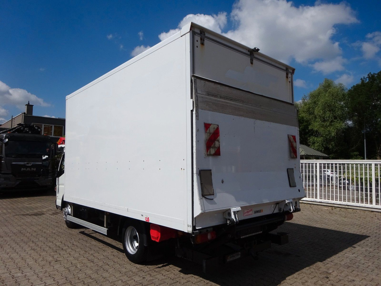 FUSO Canter 7C18 + LBW 4x2 - Varebil med kasse: billede 4 FUSO Canter 7C18 + LBW 4x2 - Varebil med kasse: billede 4
