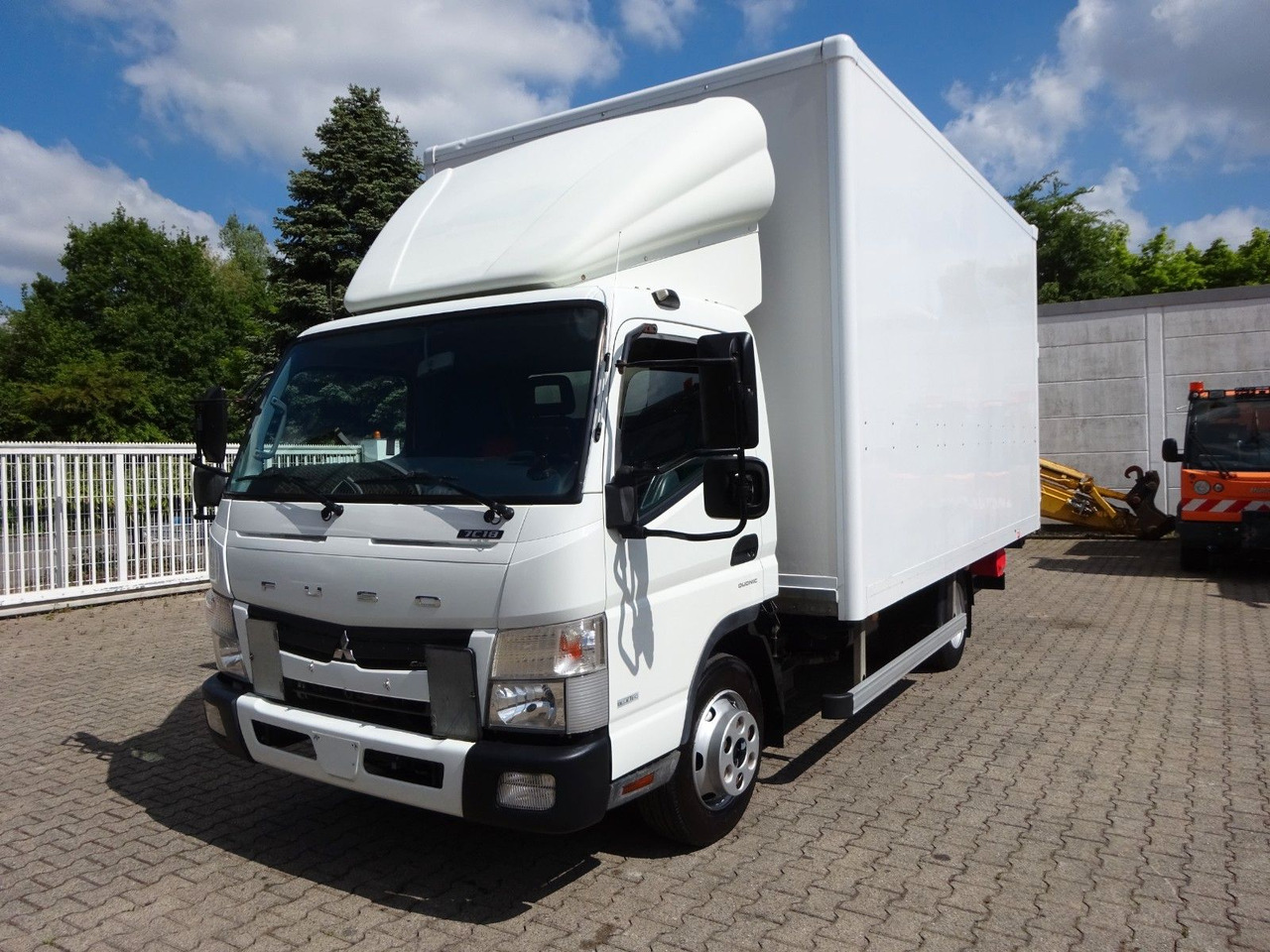 FUSO Canter 7C18 + LBW 4x2 - Varebil med kasse: billede 1 FUSO Canter 7C18 + LBW 4x2 - Varebil med kasse: billede 1