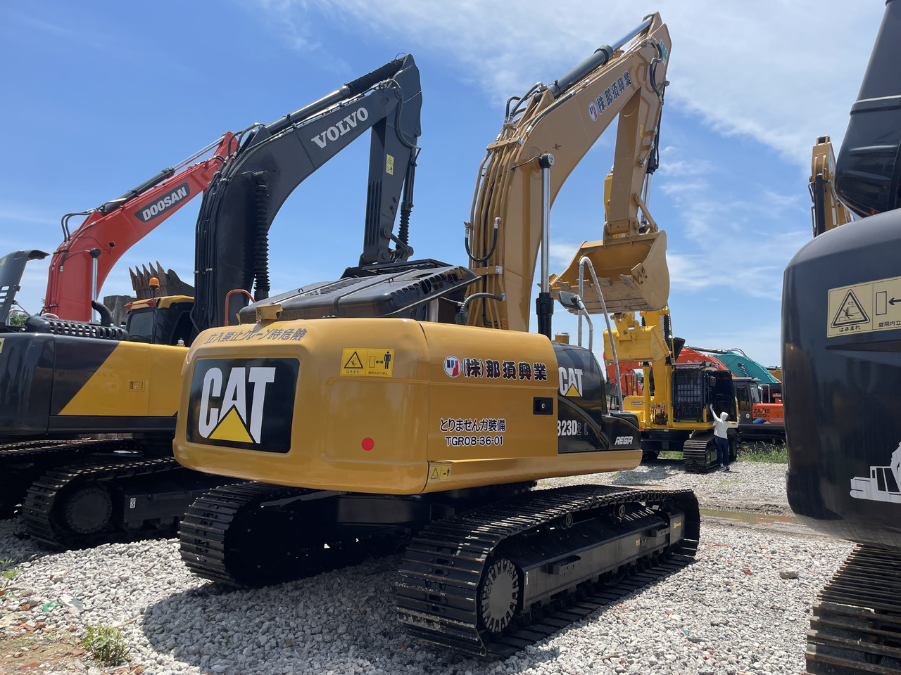 CATERPILLAR 323D2 - Bæltegravemaskine: billede 3 CATERPILLAR 323D2 - Bæltegravemaskine: billede 3