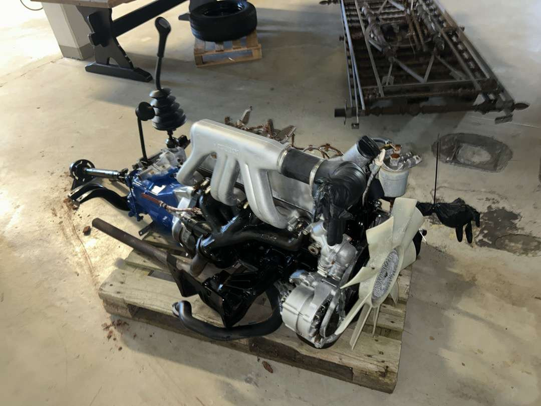 Mercedes motor 5 sylinder med girkasse med kraft utak - Værktøj/ Udstyr: billede 4 Mercedes motor 5 sylinder med girkasse med kraft utak - Værktøj/ Udstyr: billede 4