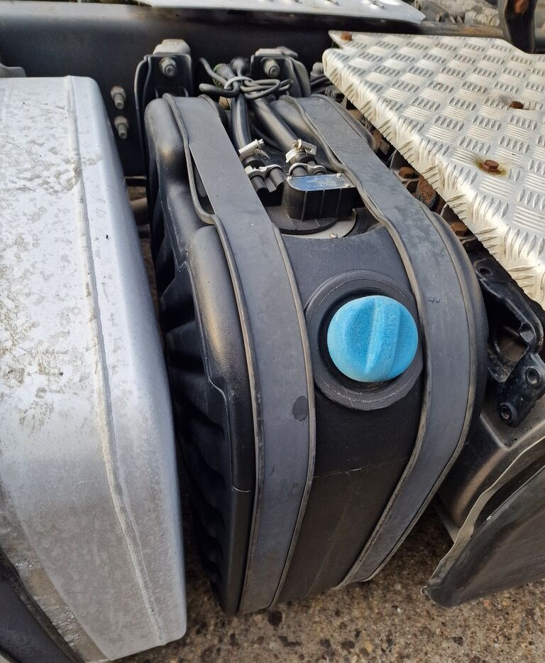 Scania R 1831370 1740107 Scania R 1831370 1740107 truck - AdBlue tank for Lastbil: billede 3 Scania R 1831370 1740107 Scania R 1831370 1740107 truck - AdBlue tank for Lastbil: billede 3
