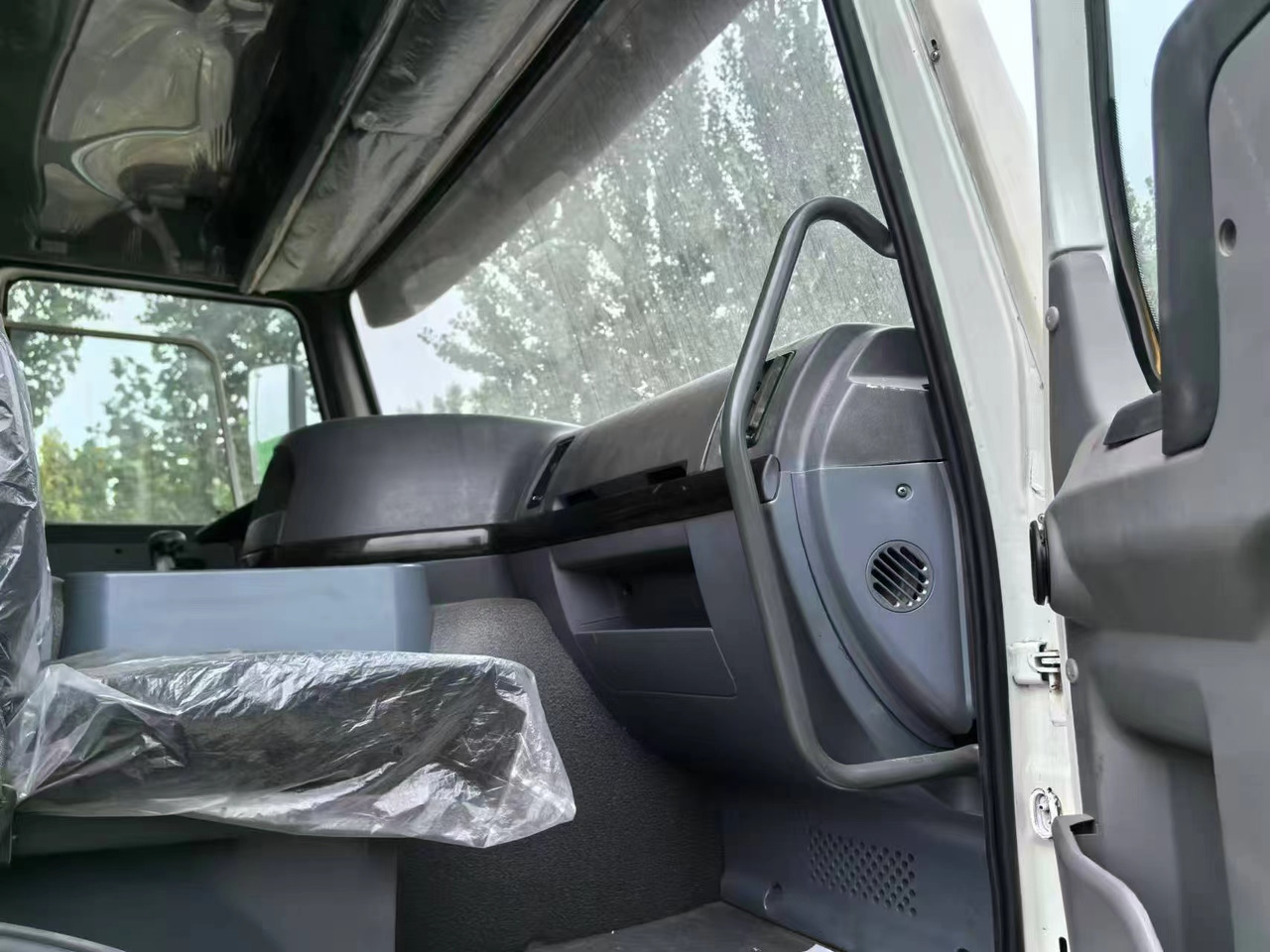 SINOTRUK HOWO 6x4 - Kølevogn lastbil: billede 5 SINOTRUK HOWO 6x4 - Kølevogn lastbil: billede 5
