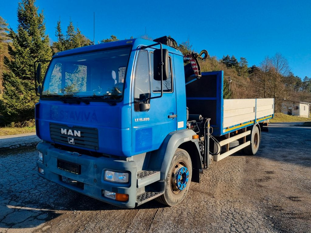 MAN M2000 15.225 4x2 + HIAB 071A - Lastbil med kran, Lastbil med lad: billede 2 MAN M2000 15.225 4x2 + HIAB 071A - Lastbil med kran, Lastbil med lad: billede 2