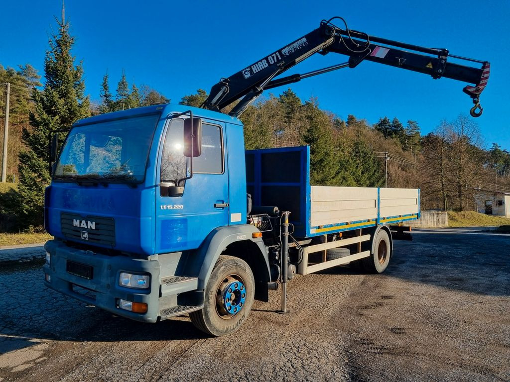 MAN M2000 15.225 4x2 + HIAB 071A - Lastbil med kran, Lastbil med lad: billede 1 MAN M2000 15.225 4x2 + HIAB 071A - Lastbil med kran, Lastbil med lad: billede 1