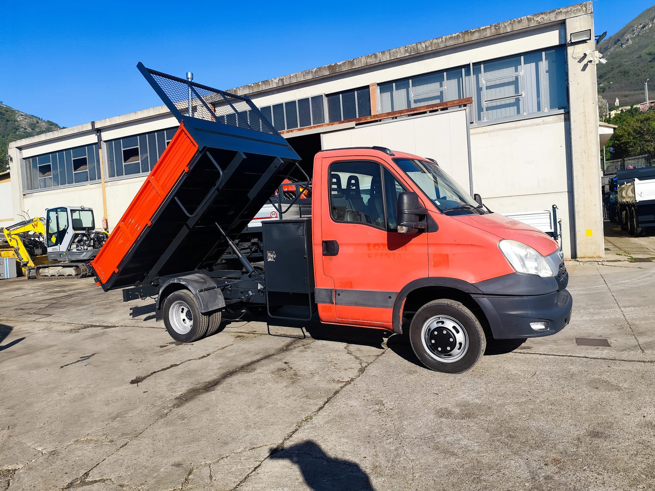 IVECO DAILY 35C13 - Ladbil med tip: billede 1 IVECO DAILY 35C13 - Ladbil med tip: billede 1